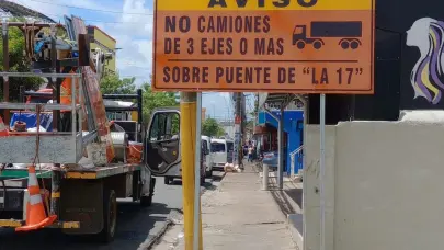 Proh&iacute;ben la circulaci&oacute;n de veh&iacute;culos pesados por el Puente de la 17