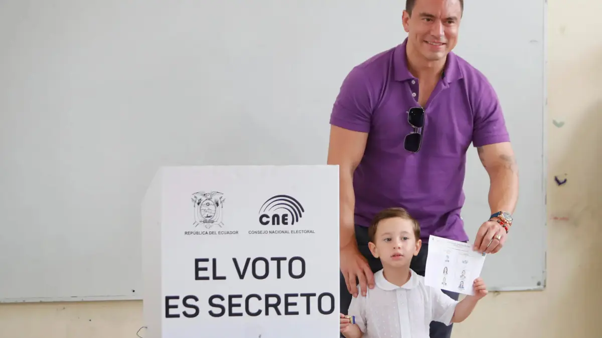 Con un tercio del escrutinio, Noboa mantiene sólida ventaja sobre González