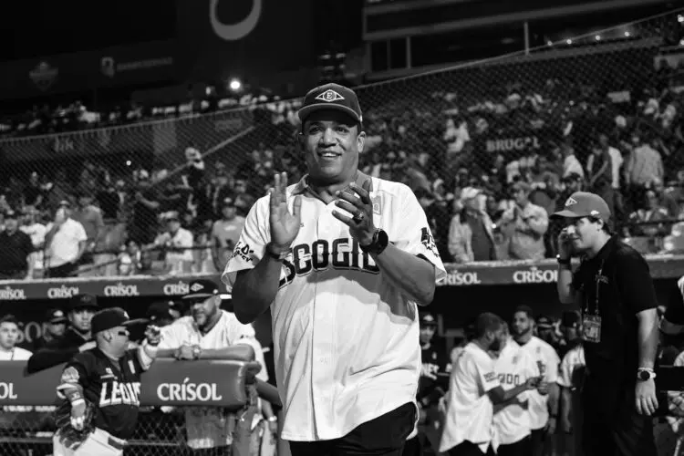 Escogido de luto por la muerte de Octavio Dotel