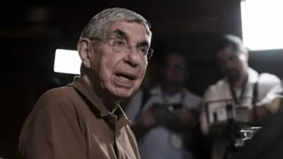 El Nobel Óscar Arias no sabe por qué EE.UU. canceló su visa, pero afirma que nada lo callará