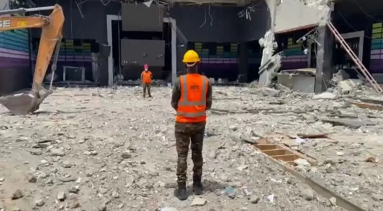 Zona Cero casi limpia a poco más de 48 horas de derrumbe del techo en el Jet Set