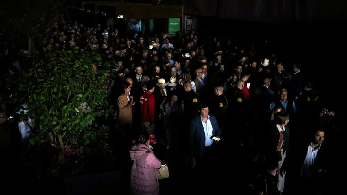 Portugal se sume en el caos por el apagón y espera volver a tener electricidad el martes