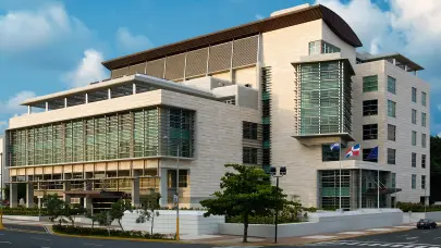 Aplazan otra vez solicitud de medida de coerción contra agente penitenciario por estafa