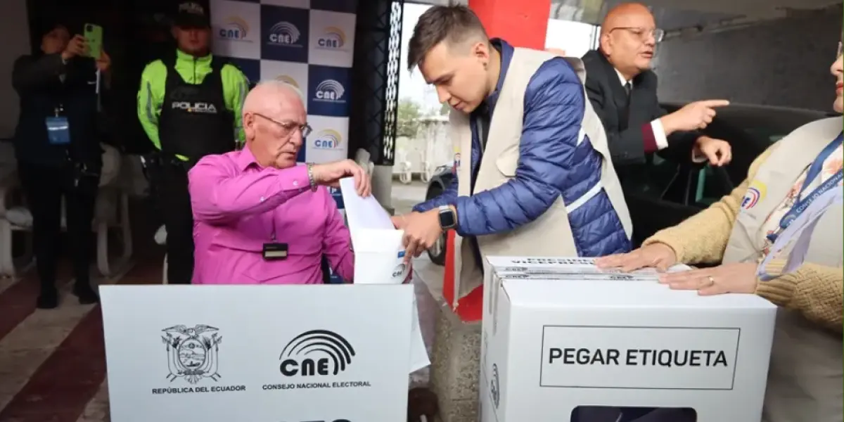 Notificadas 71 personas por fotografiar la papeleta de votación en Ecuador