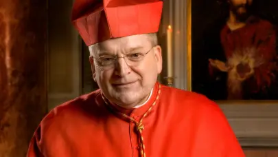 El cardenal estadounidense Burke encabeza la lista de favoritos para el papado