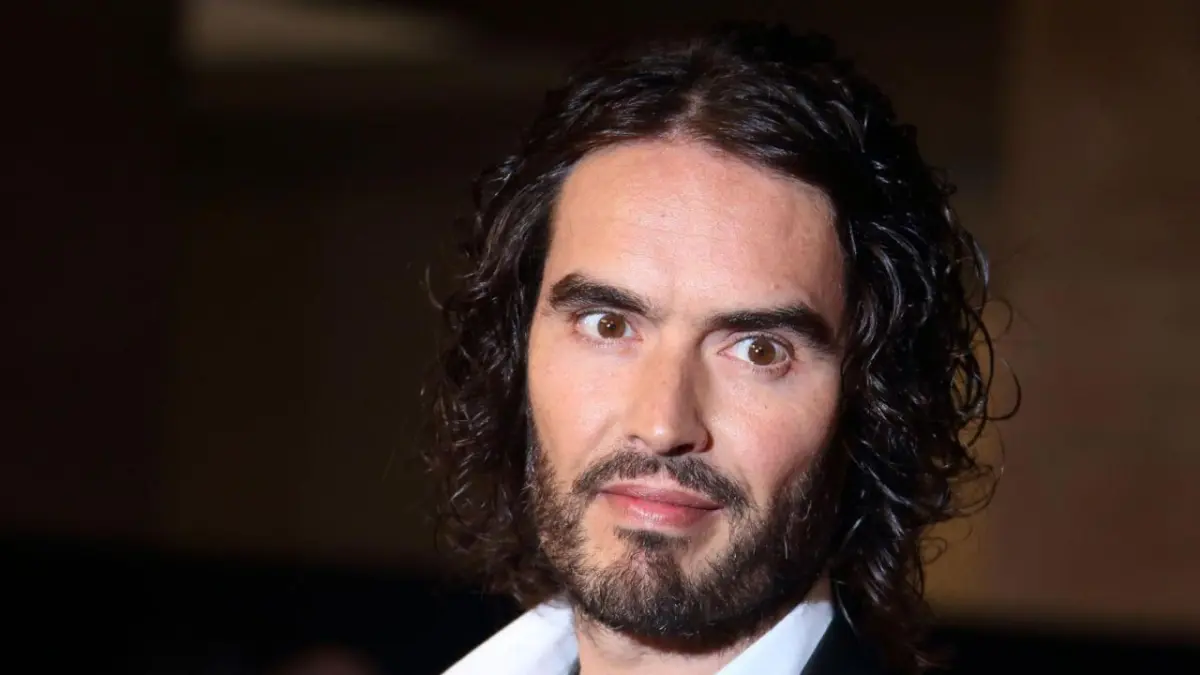 El actor británico Russell Brand, acusado de violación y agresión a cuatro mujeres