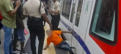 Hombre queda atrapado entre el andén y el tren en la estación del metro Francisco Gregorio Billini