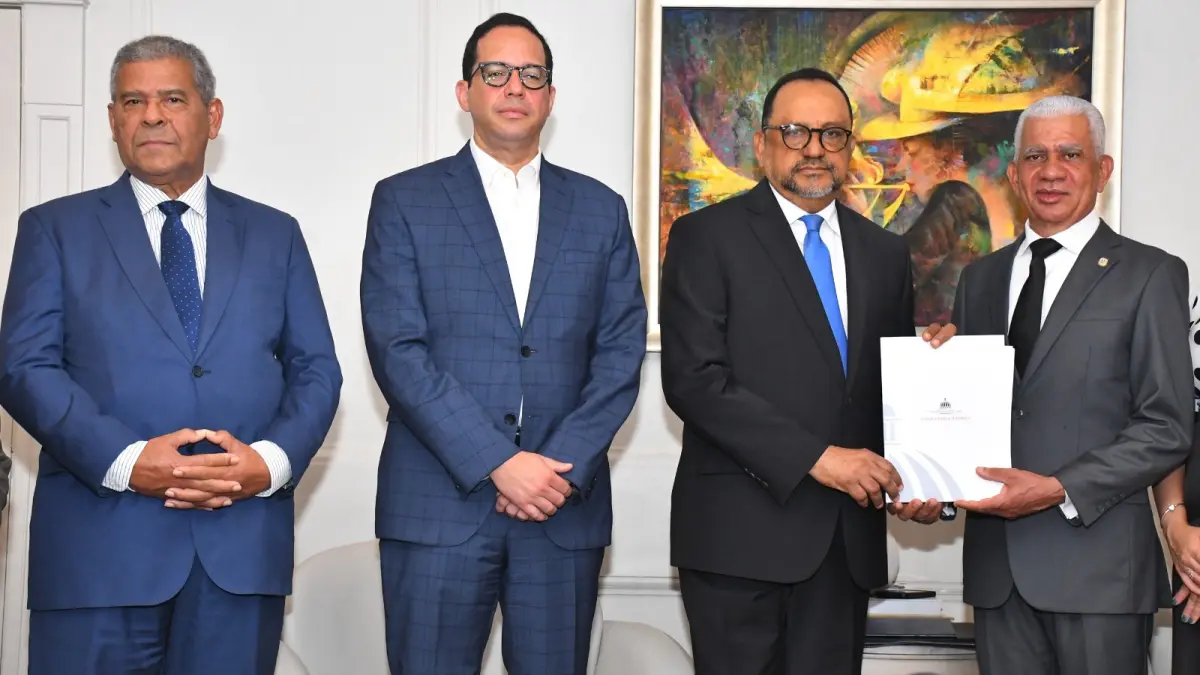 Poder Ejecutivo entrega al Senado proyecto de fusión de los ministerios de Hacienda y Economía