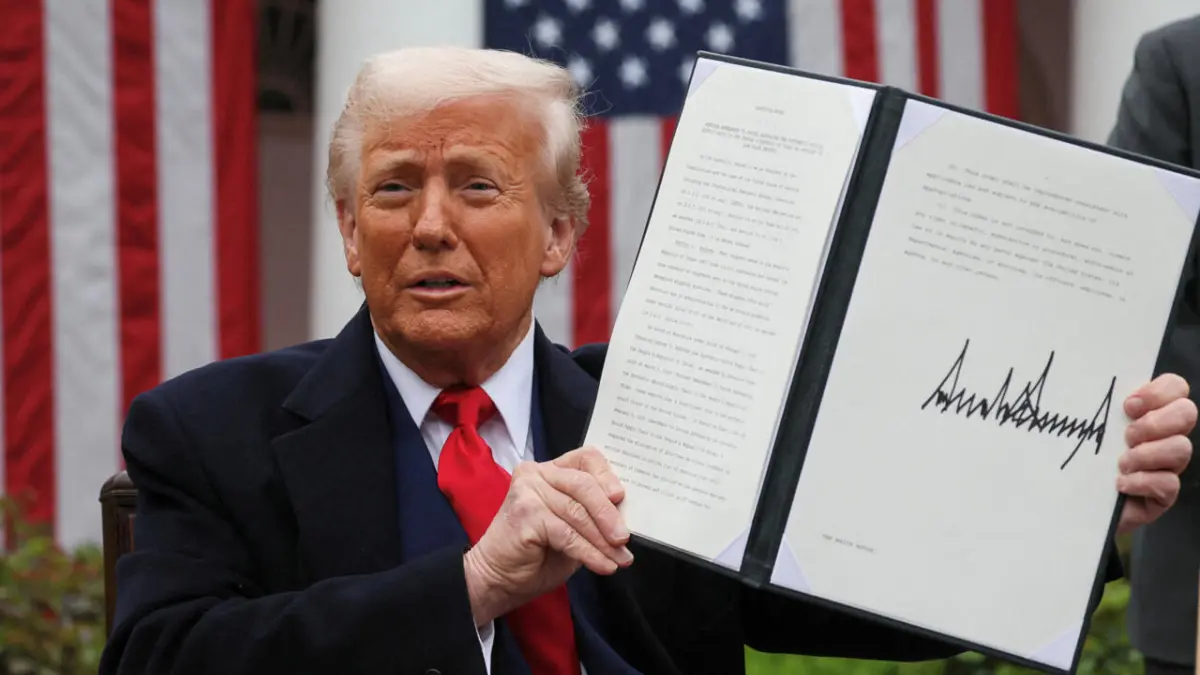 Trump sacude el mundo en primeros 100 días con guerra comercial contenida por los mercados