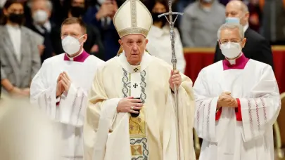 La vitalidad de los jóvenes impera en la segunda misa de luto por el papa en el Vaticano