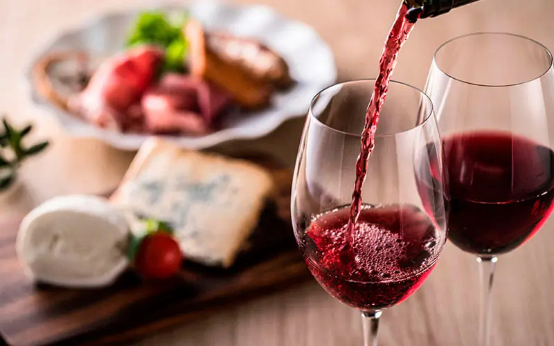 El consumo mundial de vino bajó en 2024 a su menor nivel desde 1961