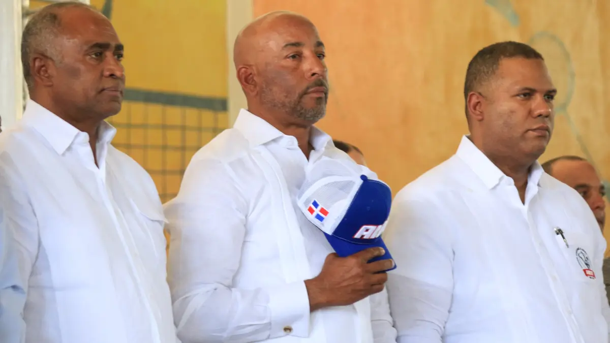 AIBI presenta proyectos a autoridades y entrenadores de Peravia