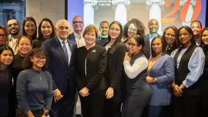 Josefina Pimentel dicta conferencia a jóvenes en la Universidad de Columbia