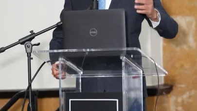 Iván Gastón imparte conferencia “Visión Histórica Geopolítica de la Española” en Santiago