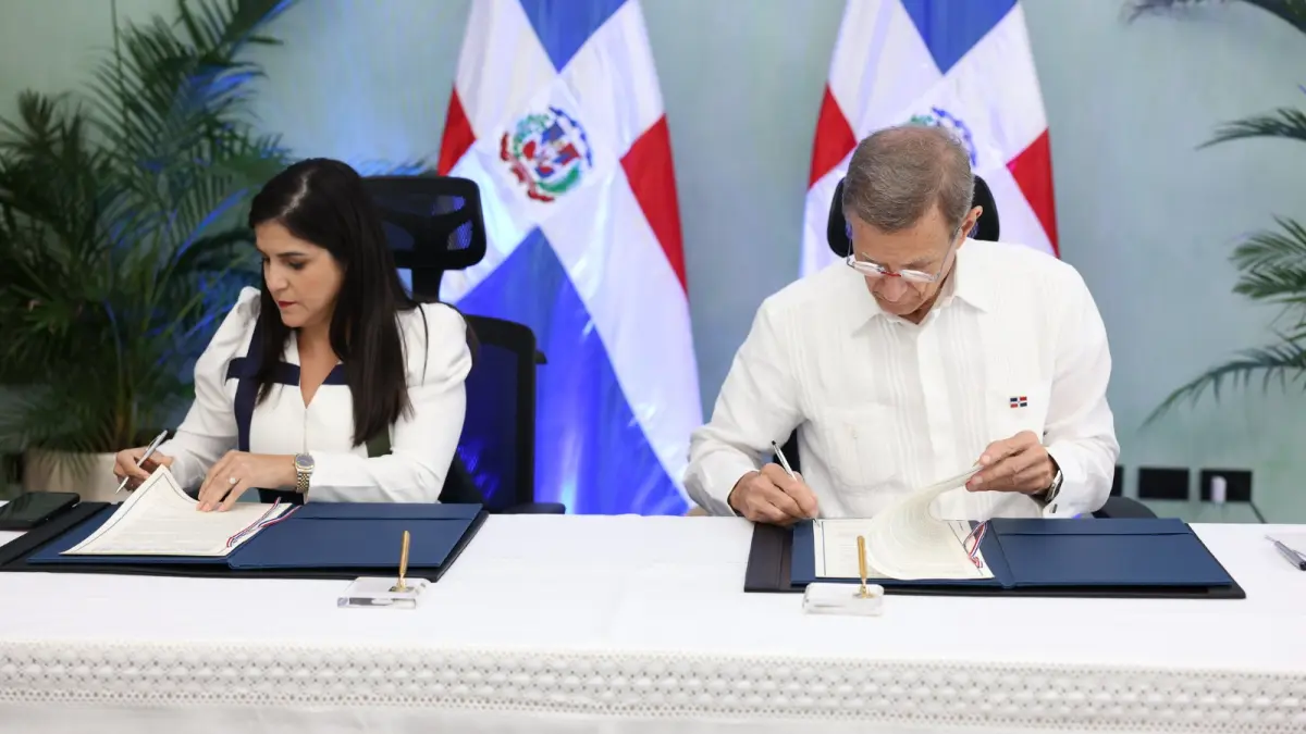 Firman acuerdo para fortalecer procesos de visados y residencia de extranjeros por inversión y negocios