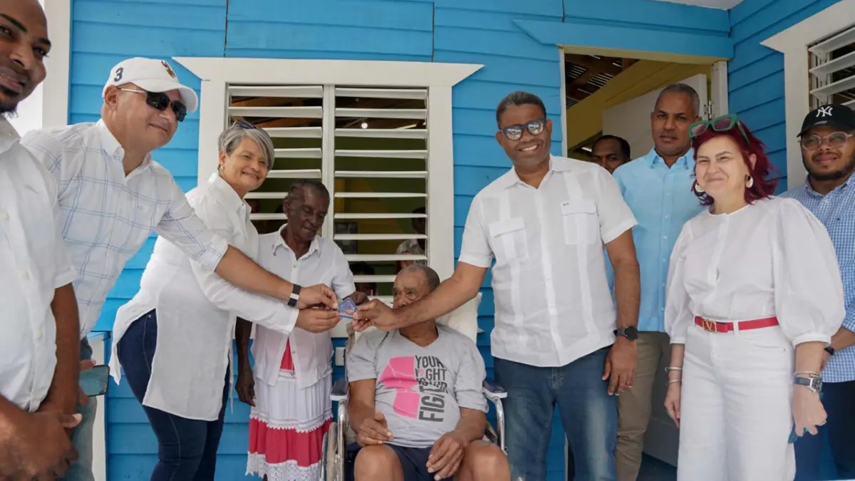 Entregan vivienda a señora que perdió su hogar por un incendio