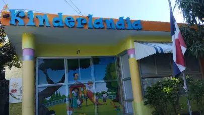 Investigan incidente donde murió una niña tras caerle una pared encima en guardería de Santiago