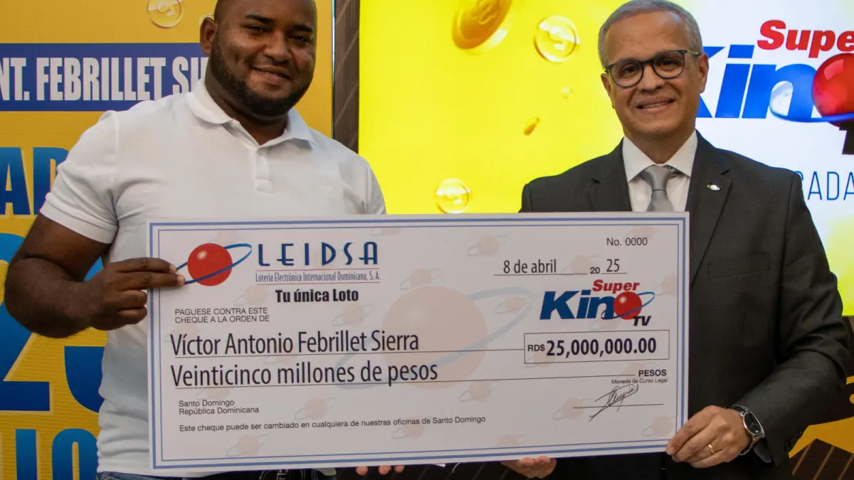 Leidsa entrega premio de 25 millones de pesos a ganador del Súper Kino Tv en San Cristóbal
