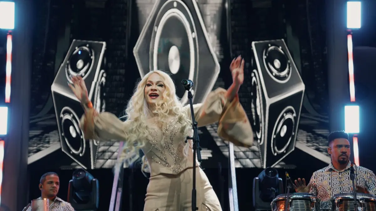 Miriam Cruz deslumbró a 10 mil personas en Panamá con un emotivo homenaje a Rubby Pérez