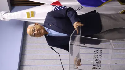 Museo Nacional de Historia y Geografía recibe donación de bandera dominicana