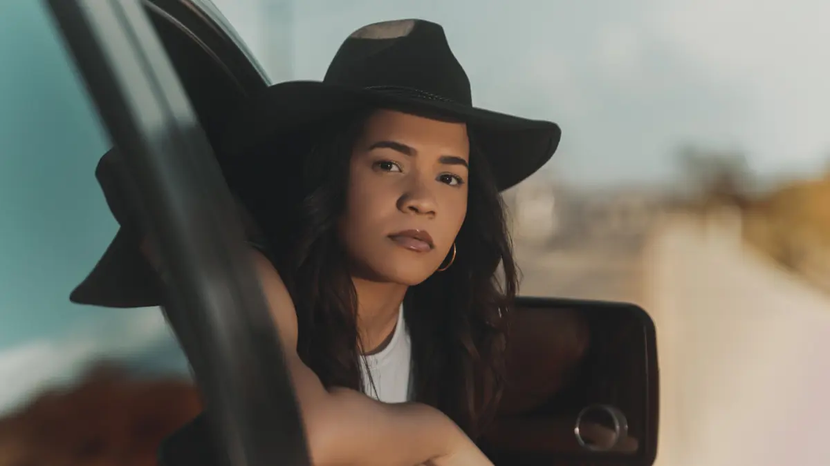 Caroll Díaz presenta su nuevo sencillo No Quiero Verte Por Aquí