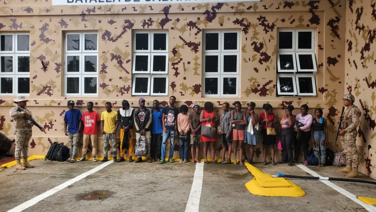 CESFRONT detiene 44 haitianos en estatus migratorio irregular mediante operativos en Montecristi