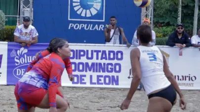Flor Colón le gana a Prisilla Rivera en apertura voleibol de arena Hato Mayor/Vicentillo 2025