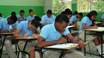 Dan a conocer las escuelas y colegios con mejores resultados en Pruebas Nacionales 2024