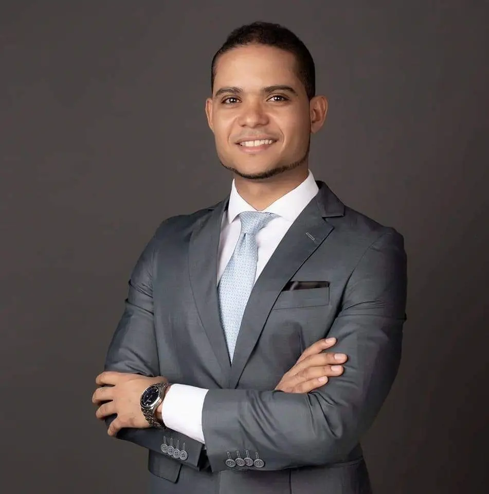 Victor Guerrero Presenta Antología Poética El Hombre Sin Corazón en Medellín