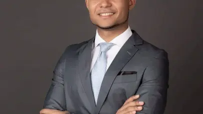 Victor Guerrero Presenta Antología Poética El Hombre Sin Corazón en Medellín