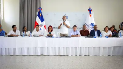Víctor Pichardo constata prioridades educativas en Samaná en “El Gobierno en las Provincias