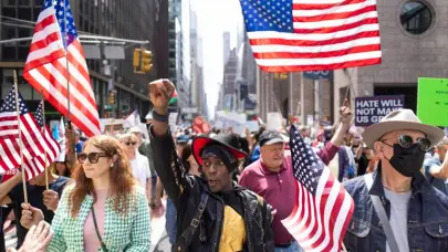 Protesta contra el Gobierno de Trump en Nueva York clama contra el odio y la censura