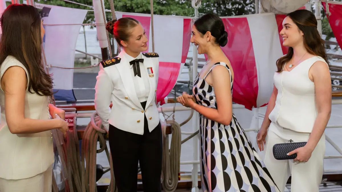 Primera Dama se reúne con la princesa Leonor en el buque Juan Sebastián de Elcano