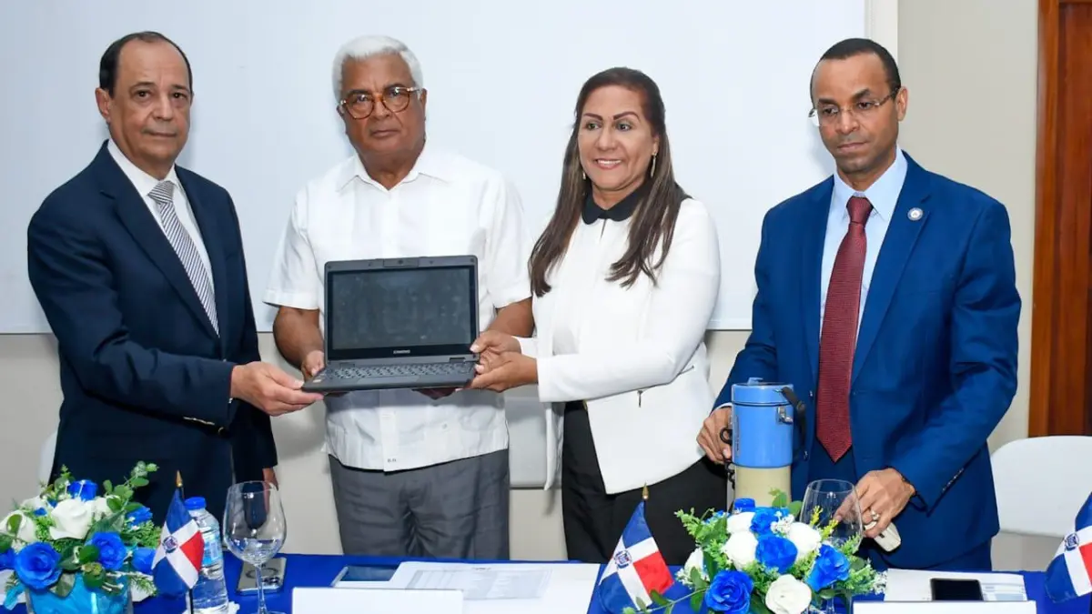 Bienes Nacionales entrega equipos tecnológicos a gobernaciones