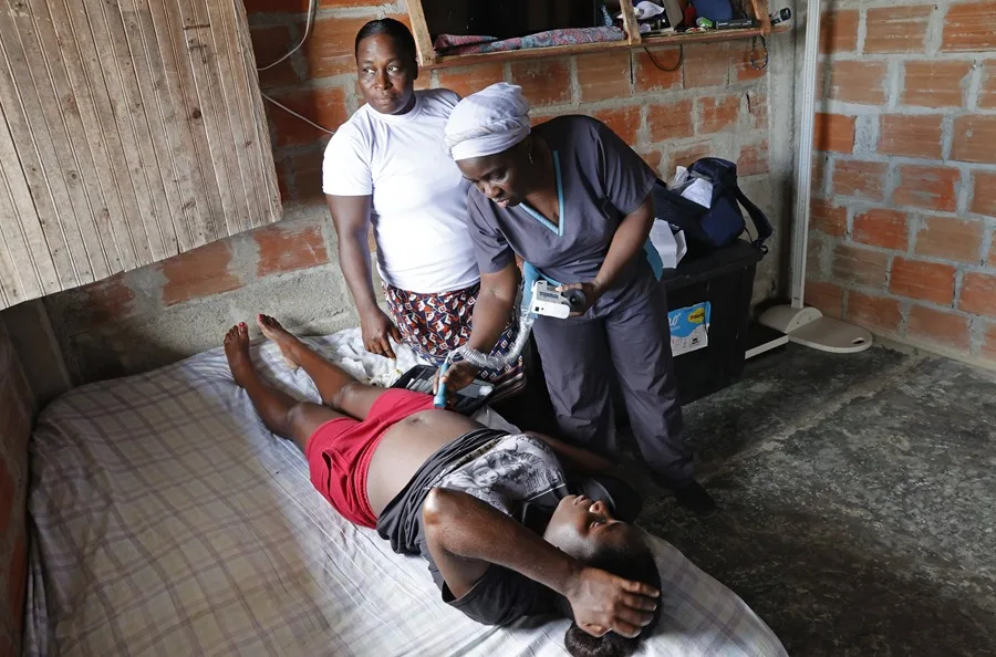 Atención médica en casa con equipo portátil