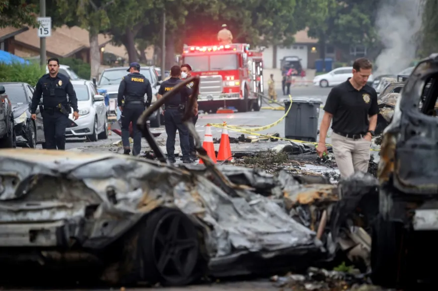 Dos muertos en accidente de avioneta en barrio residencial de California