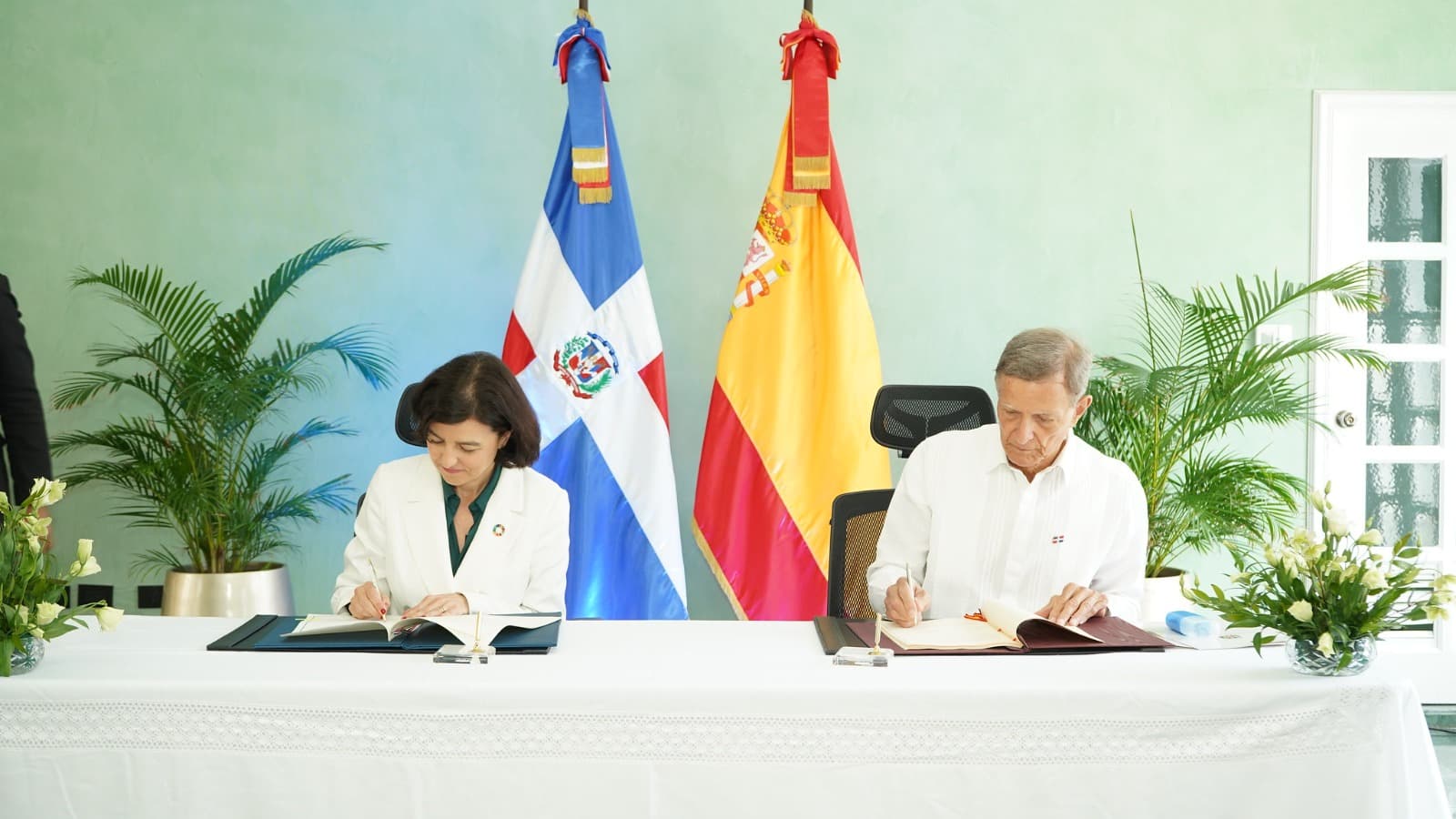 Firma de acuerdo entre España y República Dominicana