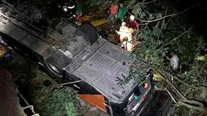 Una menor pierde la vida y 22 heridos al volcarse bus que llevaba un equipo de f&uacute;tbol en Colombia