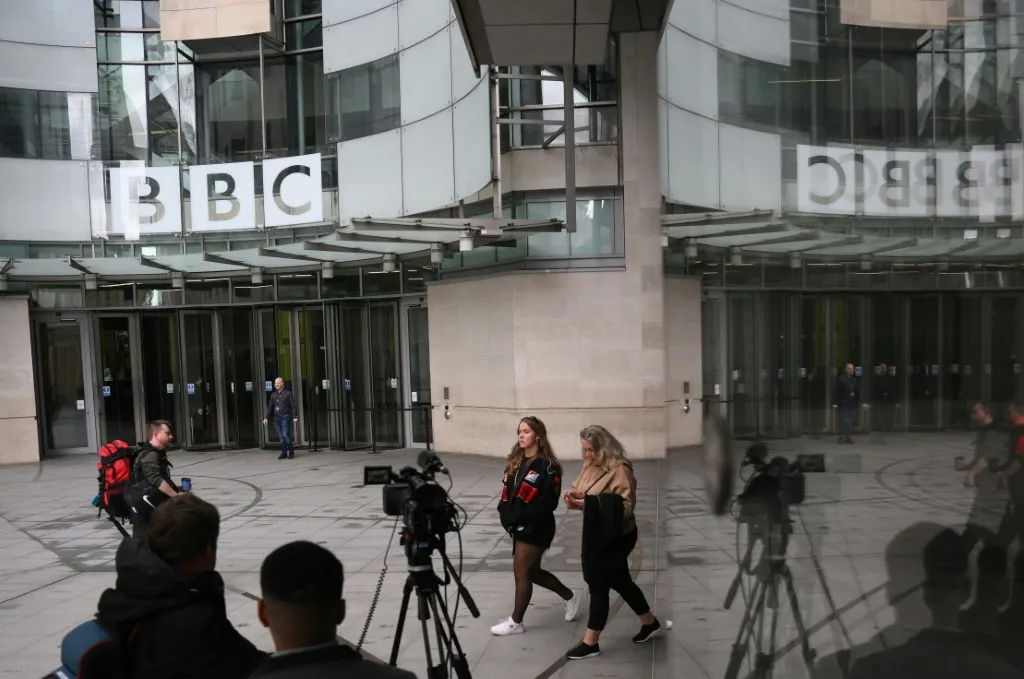 La BBC propone un plan para combatir la desconfianza en la información y las instituciones