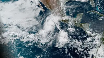 La tormenta tropical Alvin se forma cerca de la costa del Pac&iacute;fico mexicano