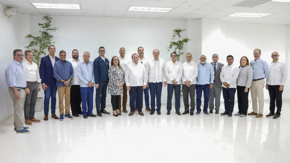 Sistema 911 presenta nuevas tecnologías en Santiago y anuncia incorporación de 200 ambulancias