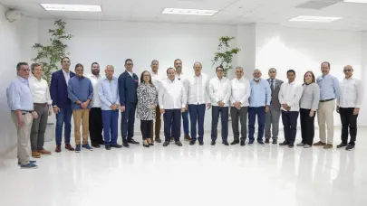 Sistema 911 presenta nuevas tecnologías en Santiago y anuncia incorporación de 200 ambulancias