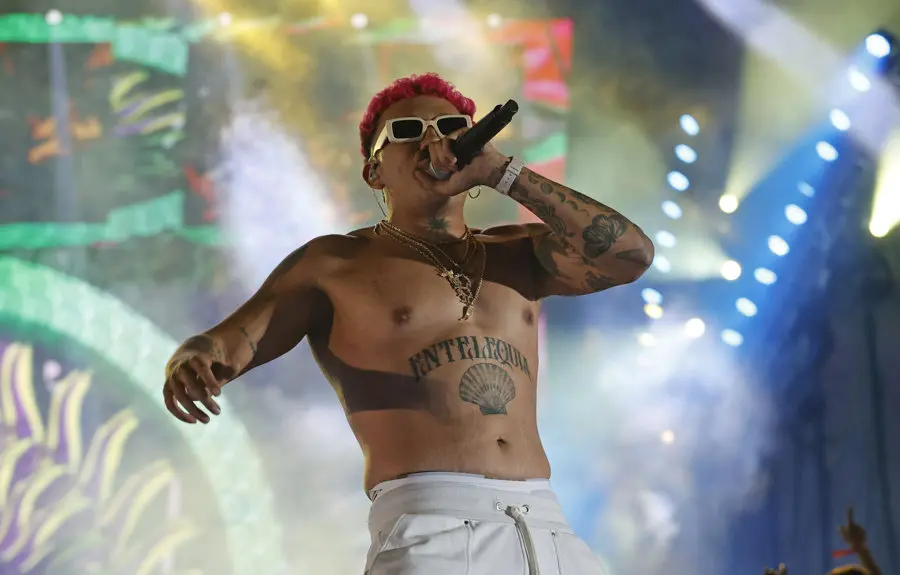 Beéle presenta su historia en canciones en BORONDO, su álbum debut