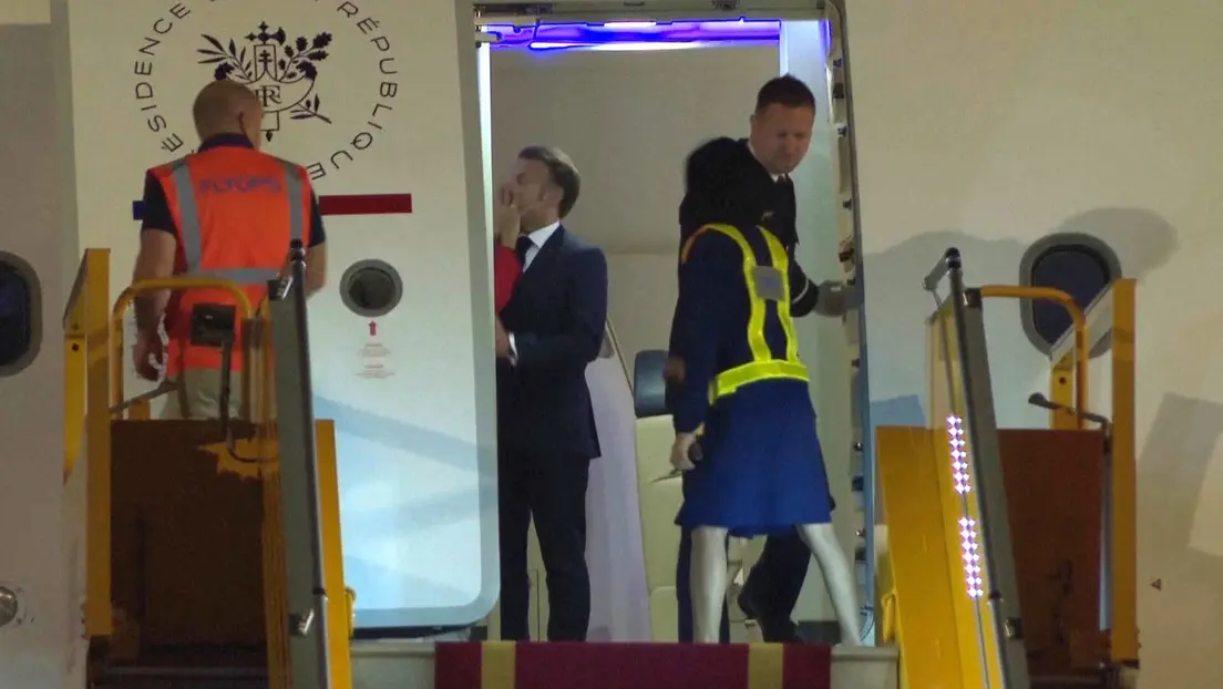 ¡Polémica! Captado en cámara bofetada al presidente de Francia por parte de su esposa