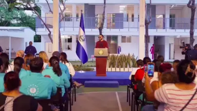 Defensores de derechos humanos alertan la situación de detenidos y migrantes en el segundo mandato de Bukele