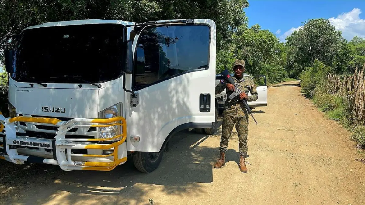 Ejército recupera en Dajabón camión reportado como robado en Santo Domingo