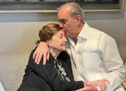 Abinader felicita a las madres dominicanas en su día