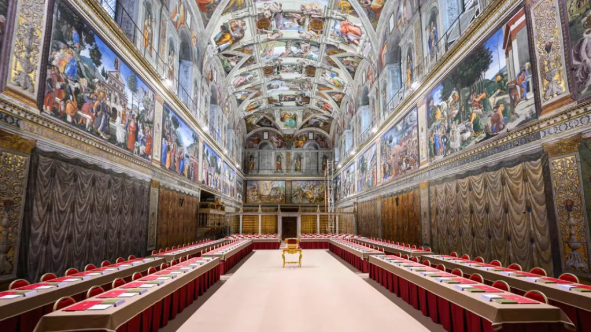 Todo preparado en la Capilla Sixtina, donde los cardenales votarán ante el Juicio Final