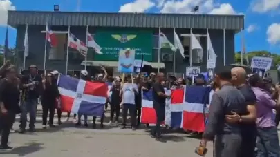 Residentes de Estero Hondo marchan en rechazo a la muerte de Bienvenido Acosta y piden medidas contra la inmigración irregular