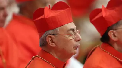 Cardenal Dominique Mamberti, la voz que desvelará al mundo el nuevo papa